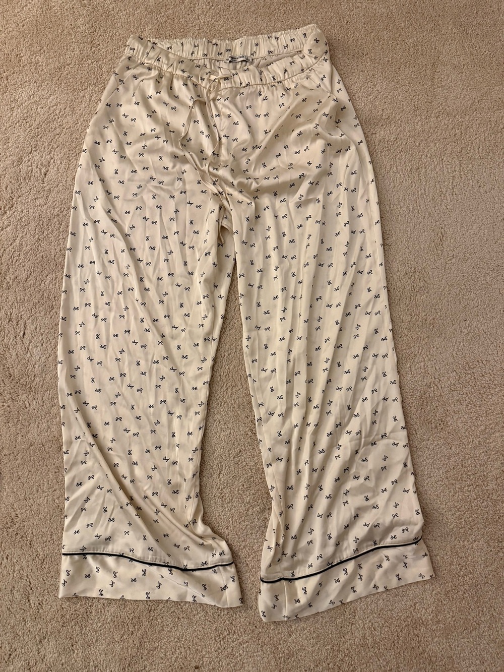 Abercrombie & Fitch Cream Pajama Pants with Navy Bow Microprint